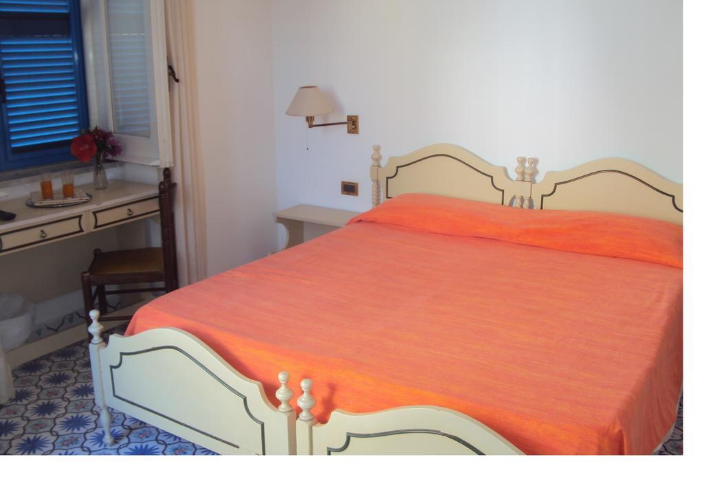 Hotel Villa Hermosa Ischia Bilik gambar